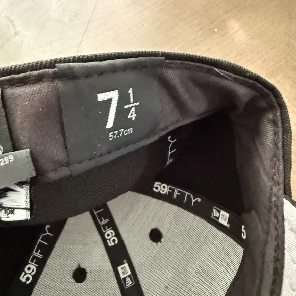 New Era Black 59FIFTY Fitted Cap - Picture 3 of 3
